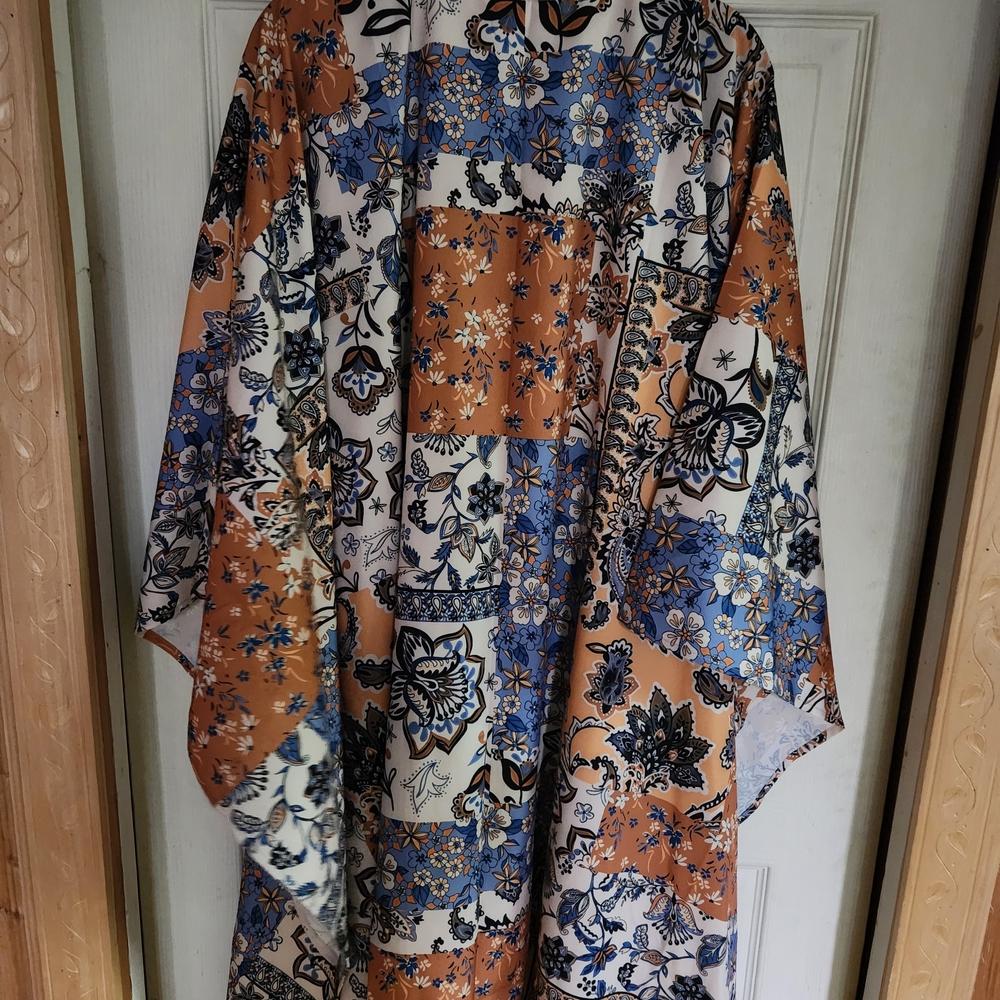 Floral Kimono with Orange and Blue Patterns - Picture 10 of 10